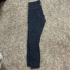 Lululemon Wunder Under 25” (leopard deep camo)